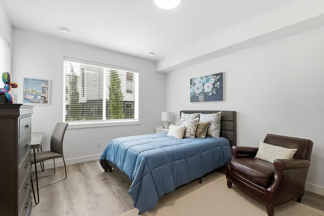 Lock-off flex room with separate entrance