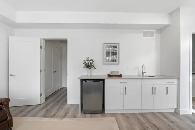 Lock-off flex room with separate entrance