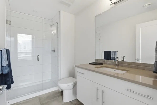 Lock-off flex room with separate entrance